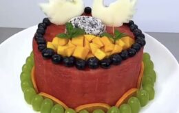 fruit birthday cake